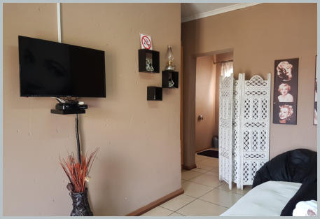 1 Queen Bed, sleeps 2